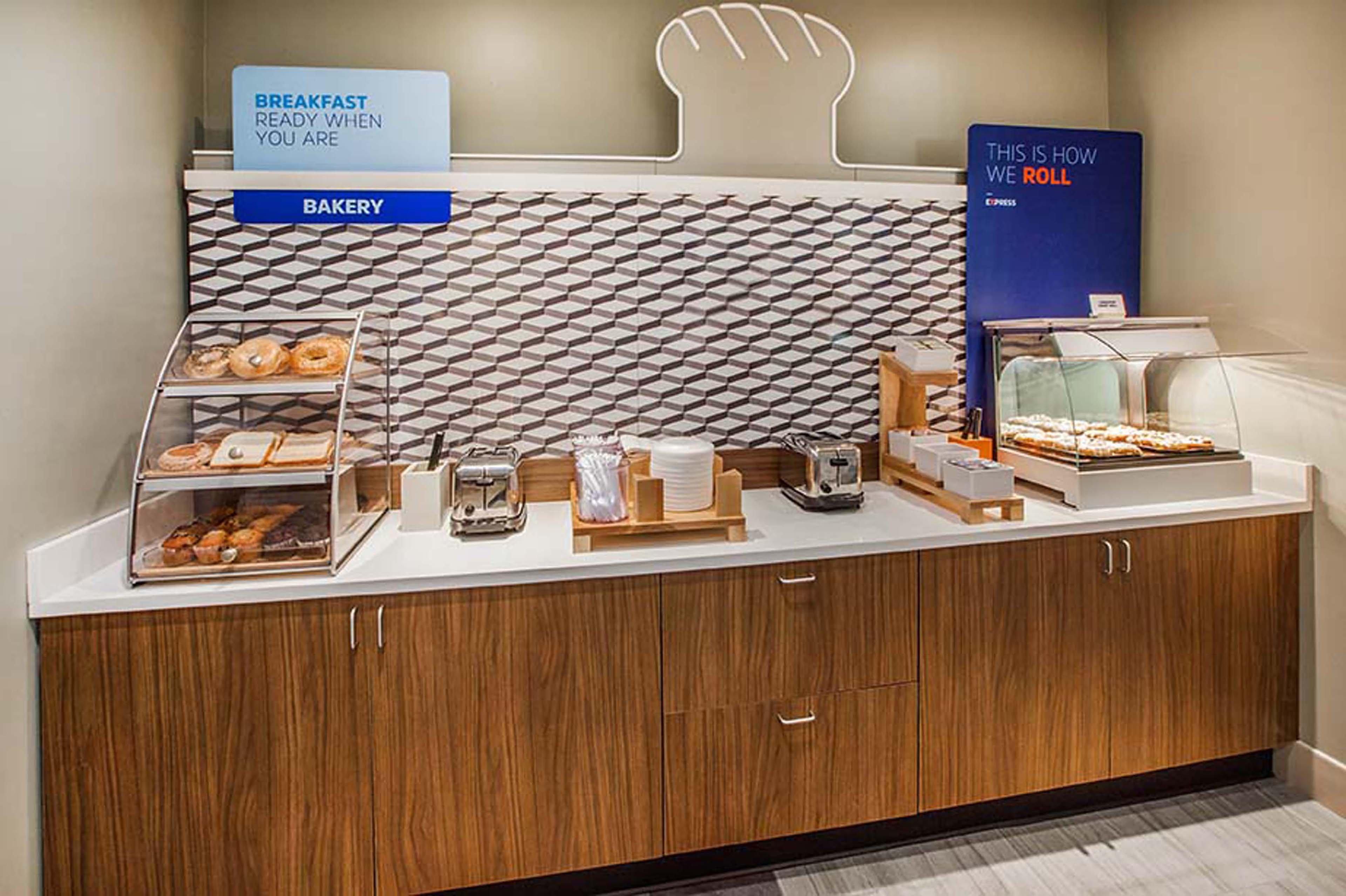Holiday Inn Express Hotel & Suites Miami - Hialeah By Ihg Bagian luar foto
