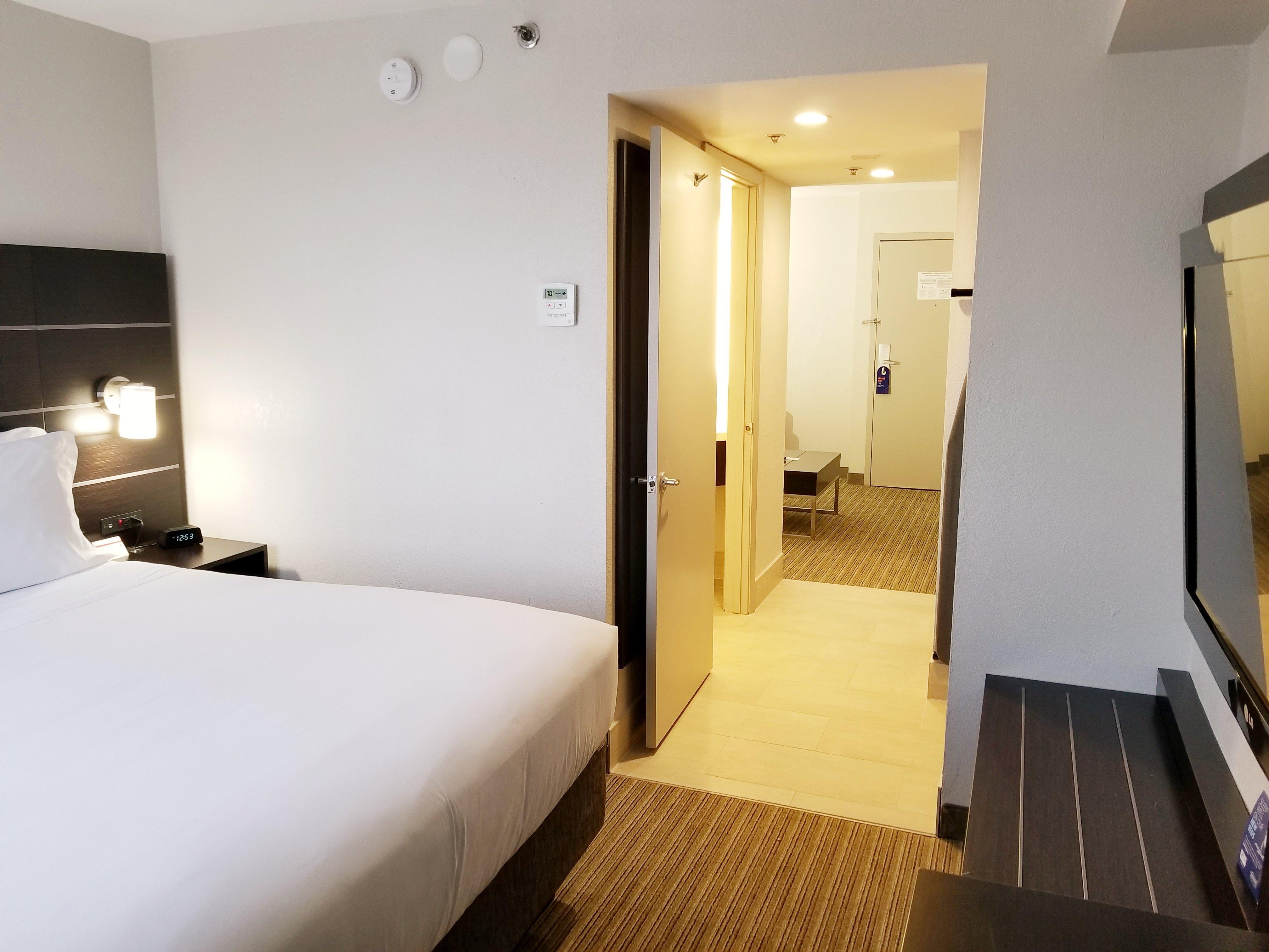 Holiday Inn Express Hotel & Suites Miami - Hialeah By Ihg Bagian luar foto