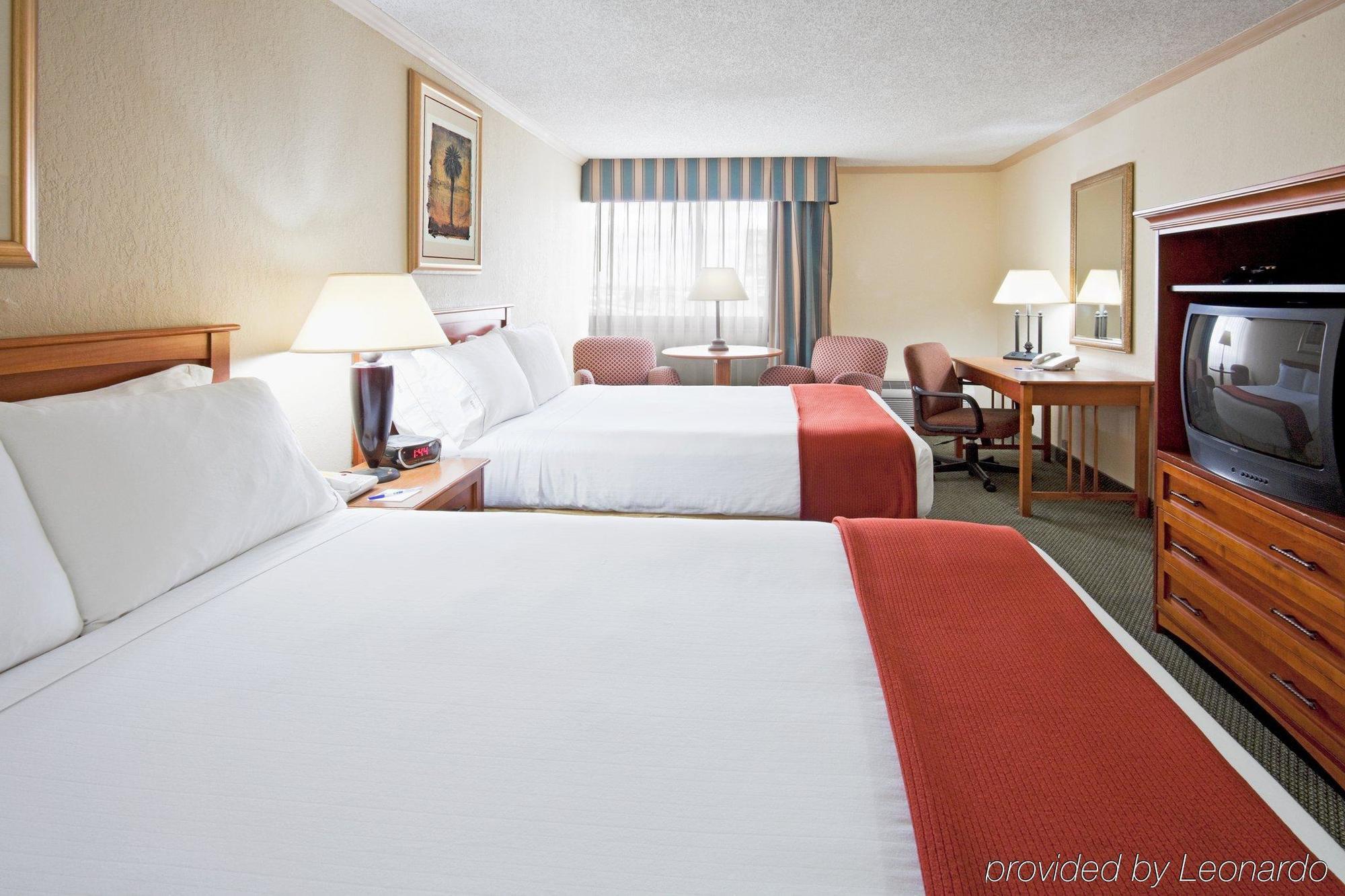 Holiday Inn Express Hotel & Suites Miami - Hialeah By Ihg Bagian luar foto