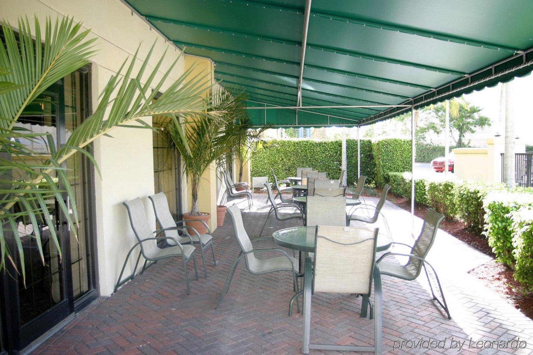 Holiday Inn Express Hotel & Suites Miami - Hialeah By Ihg Bagian luar foto