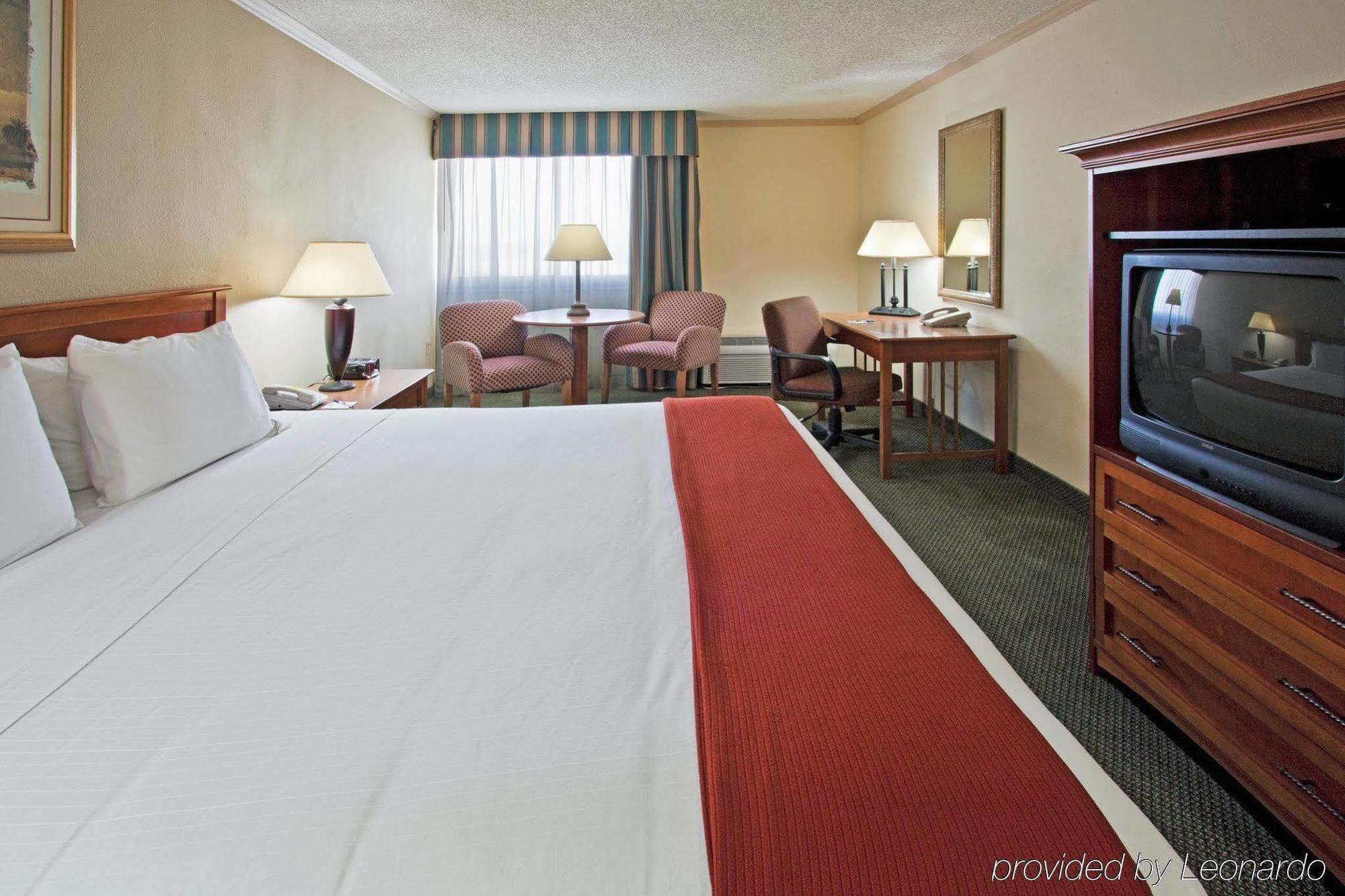 Holiday Inn Express Hotel & Suites Miami - Hialeah By Ihg Bagian luar foto