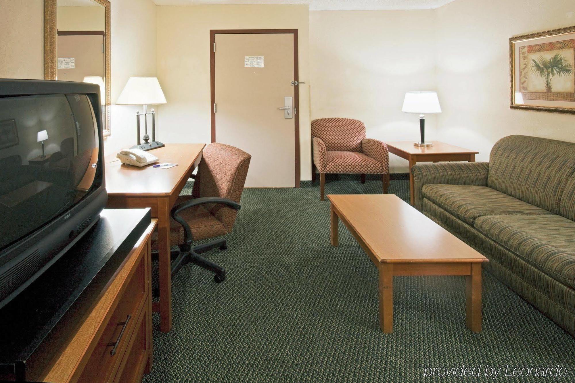 Holiday Inn Express Hotel & Suites Miami - Hialeah By Ihg Bagian luar foto
