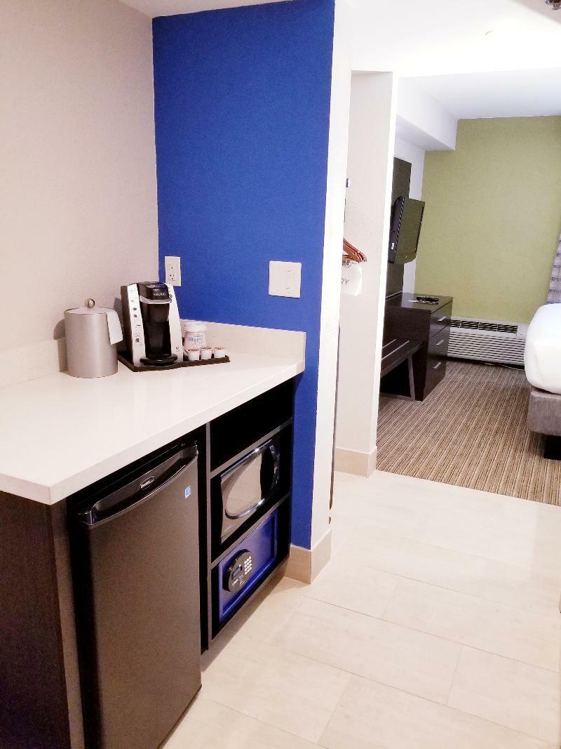 Holiday Inn Express Hotel & Suites Miami - Hialeah By Ihg Bagian luar foto