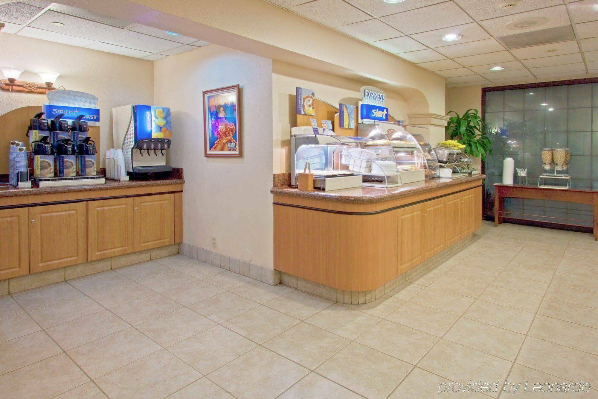 Holiday Inn Express Hotel & Suites Miami - Hialeah By Ihg Bagian luar foto
