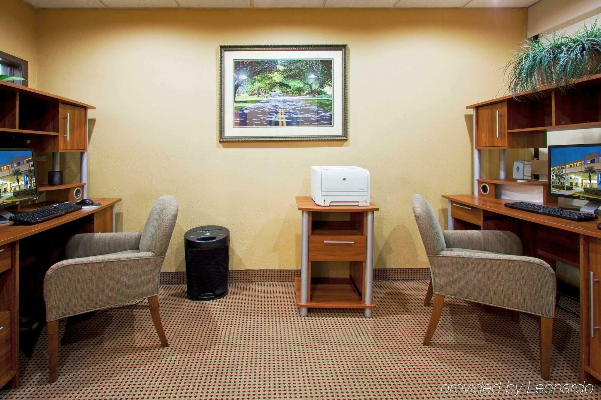 Holiday Inn Express Hotel & Suites Miami - Hialeah By Ihg Bagian luar foto